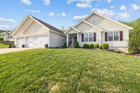 16051 Canterbury Estates Dr, Ellisville, MO 63021