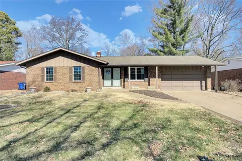 3875 Belcroft Dr, Florissant, MO 63034