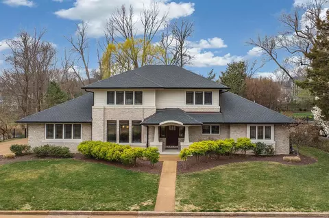 26 Stoneleigh Towers, Olivette, MO 63132