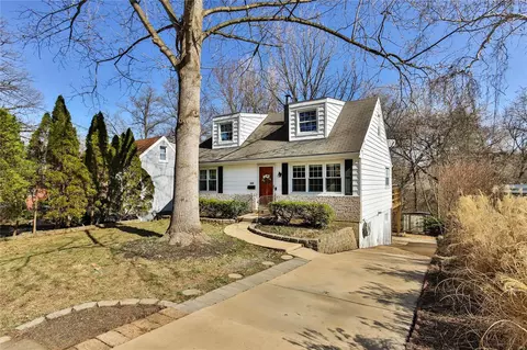 1018 Diversey Dr, Crestwood, MO 63126
