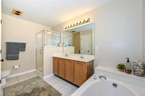 Bath - 732 Vista Glen Ct, Eureka, MO 63025 photo 1 of 2