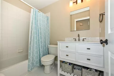 Bath - 732 Vista Glen Ct, Eureka, MO 63025 photo 2 of 2
