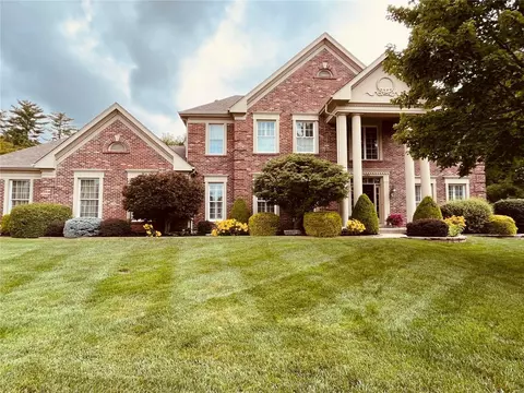 15827 Barons Way Dr, Chesterfield, MO 63017
