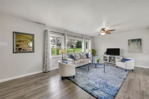 Living - 3605 Fee Fee Rd, Bridgeton, MO 63044 photo 2 of 7