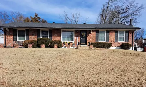 9579 Caravan Dr, Saint Louis, MO 63126