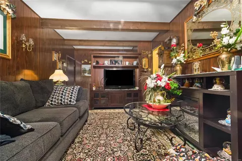 Living - 9579 Caravan Dr, Saint Louis, MO 63126 photo 5 of 8