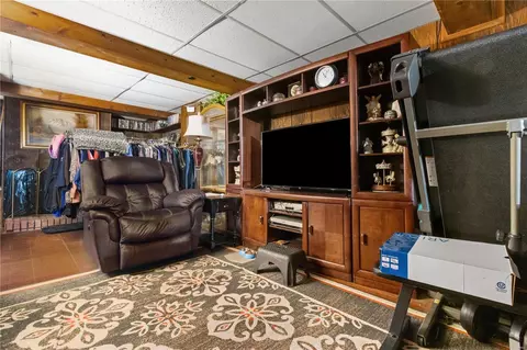 Living - 9579 Caravan Dr, Saint Louis, MO 63126 photo 8 of 8