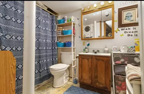 Bath - 9579 Caravan Dr, Saint Louis, MO 63126 photo 2 of 3