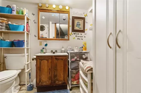 Bath - 9579 Caravan Dr, Saint Louis, MO 63126 photo 3 of 3
