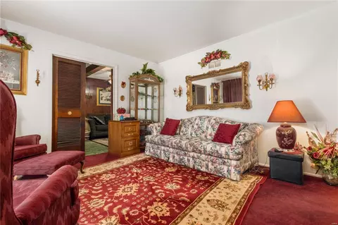 Living - 9579 Caravan Dr, Saint Louis, MO 63126 photo 1 of 8