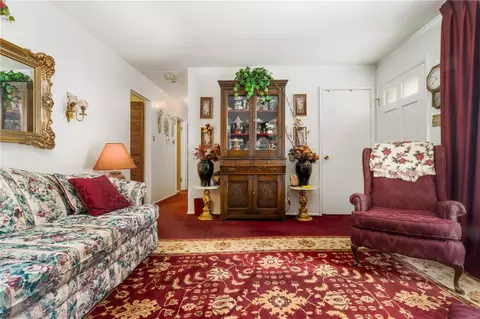 Living - 9579 Caravan Dr, Saint Louis, MO 63126 photo 3 of 8