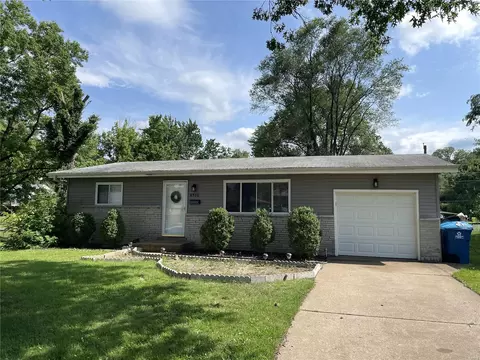 8570 Ginger Dr, Saint Louis, MO 63114