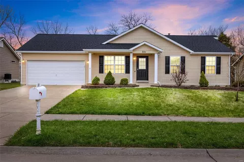 321 Aspen Creek Dr, Wentzville, MO 63385
