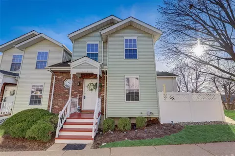 5852 Prince George Ct, Saint Louis, MO 63139