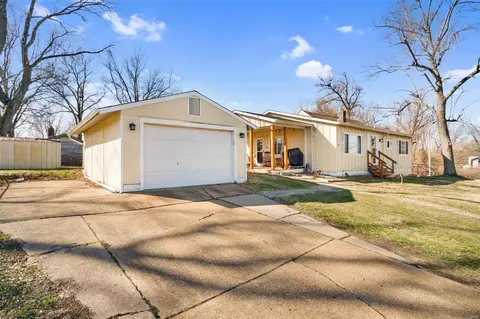 10636 Clarendon Ave, Saint Louis, MO 63114