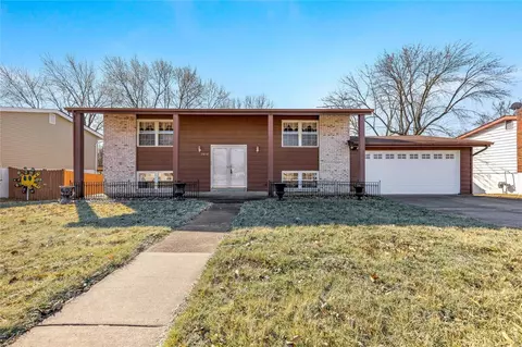 2817 Droste Rd, Saint Charles, MO 63301