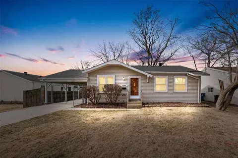 12193 Belaire Pl, Maryland Heights, MO 63043