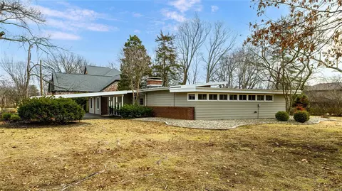 9528 Old Bonhomme Rd, Saint Louis, MO 63132