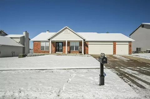 1135 Sunny Ridge Dr, O'fallon, MO 63366