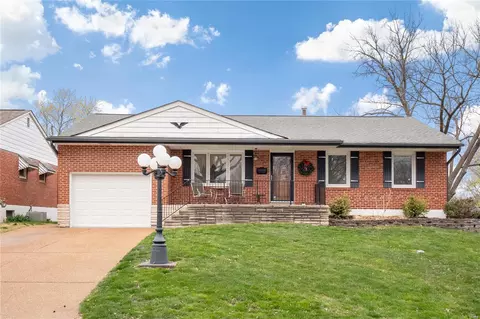 9207 Damson Dr, Saint Louis, MO 63123