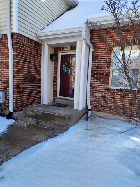 1007 Brooksgate Manor Dr, Saint Louis, MO 63122