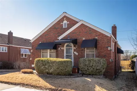 5342 Sunshine Dr, Saint Louis, MO 63109