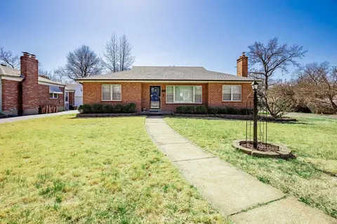 8130 Edinburgh Dr, Clayton, MO 63105