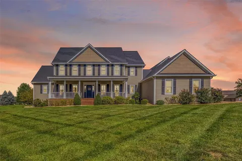 275 Grail Castle Ct, Weldon Spring, MO 63304