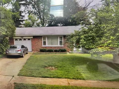 1985 Saint Stephen Dr, Florissant, MO 63033