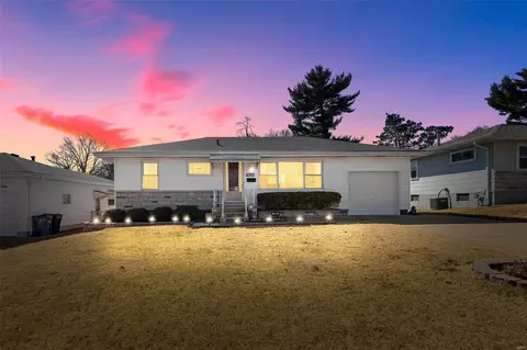 7628 Cheshire Ln, Saint Louis, MO 63123