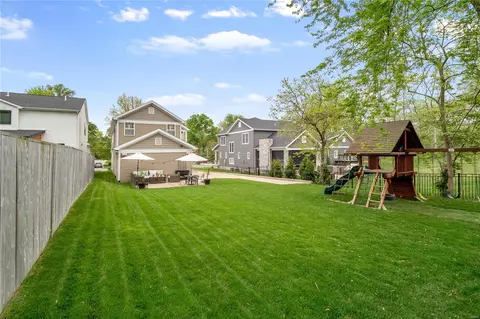 Exterior - 722 E Argonne Dr, Saint Louis, MO 63122 photo 4 of 15