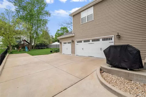 Exterior - 722 E Argonne Dr, Saint Louis, MO 63122 photo 10 of 15