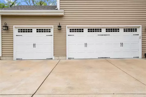 Exterior - 722 E Argonne Dr, Saint Louis, MO 63122 photo 9 of 15
