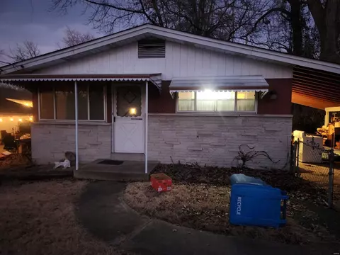 10030 Mayfair Dr, Saint Louis, MO 63136