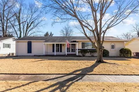 2062 Shoreham Dr, Florissant, MO 63033