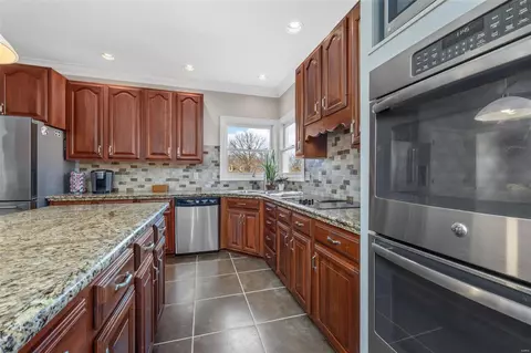 Kitchen - 414 Bluff Meadow Ct, Ellisville, MO 63021 photo 5 of 5