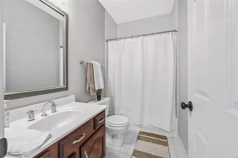 Bath - 414 Bluff Meadow Ct, Ellisville, MO 63021 photo 7 of 8