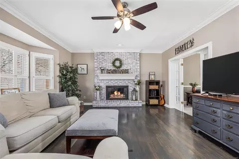 Living - 414 Bluff Meadow Ct, Ellisville, MO 63021 photo 5 of 9
