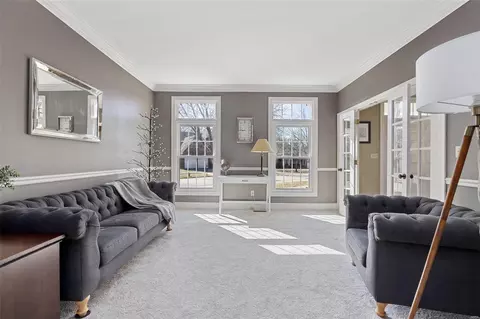 Living - 414 Bluff Meadow Ct, Ellisville, MO 63021 photo 4 of 9