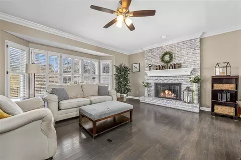 Living - 414 Bluff Meadow Ct, Ellisville, MO 63021 photo 1 of 9
