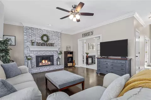 Living - 414 Bluff Meadow Ct, Ellisville, MO 63021 photo 6 of 9