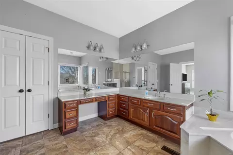 Bath - 414 Bluff Meadow Ct, Ellisville, MO 63021 photo 6 of 8