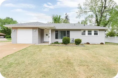 2116 Jannette Dr, Saint Louis, MO 63136