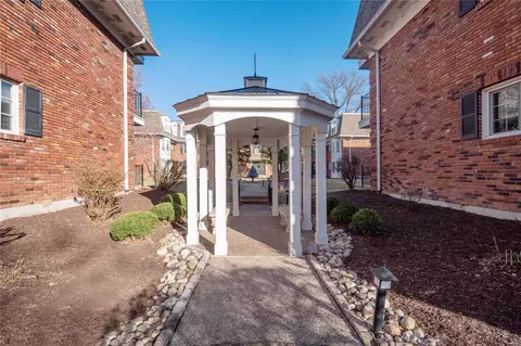 524 N Kirkwood Rd, Saint Louis, MO 63122