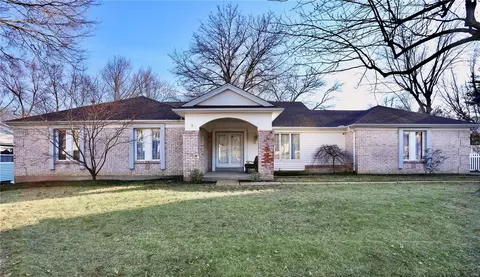 570 Briarwyck Dr, Ballwin, MO 63011