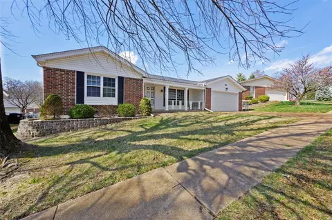 8809 Forest Heights Dr, Saint Louis, MO 63123