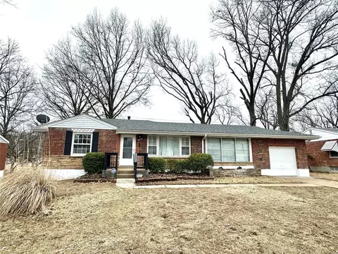 10025 Coburg Lands Dr, Saint Louis, MO 63137