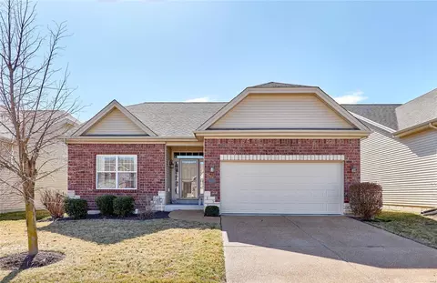 1207 Emerald Gardens Dr, Saint Peters, MO 63376