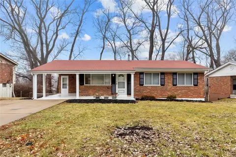 8423 Hawkesbury Dr, Saint Louis, MO 63121
