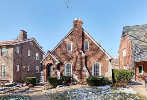 419 Carswold Dr, Clayton, MO 63105